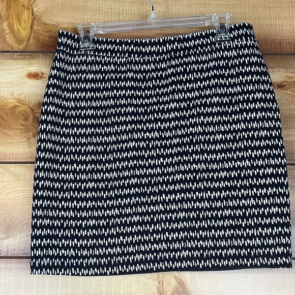 Ann‎ Taylor Loft Skirt Medium Knit Pull On Stretch Striped Black White Career - Picture 2 of 6